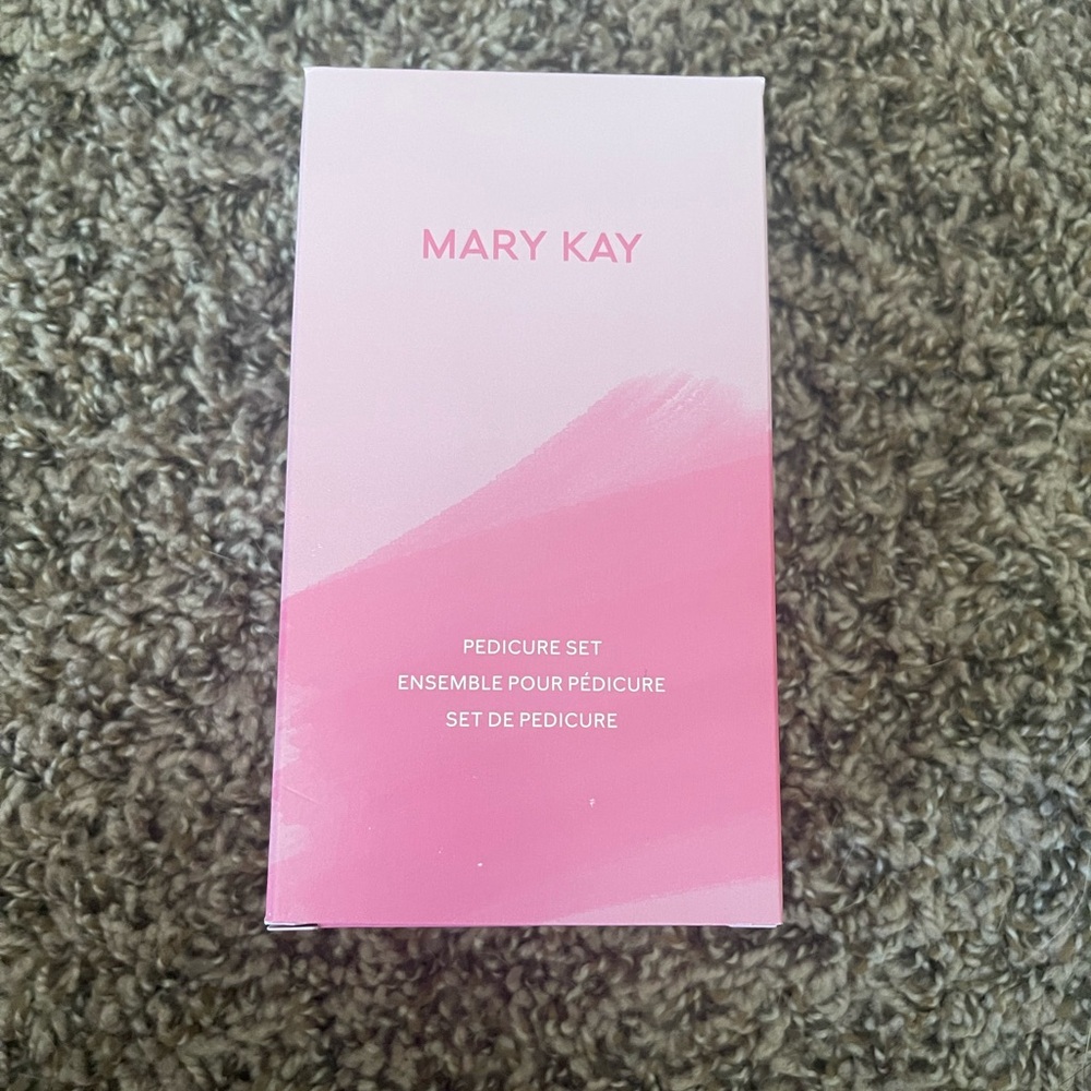 NWT MK Pedicure Set with free gift 🎁 - Picture 10 of 10